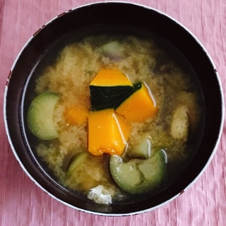 ごろごろかぼちゃと茄子と油揚げのお味噌汁